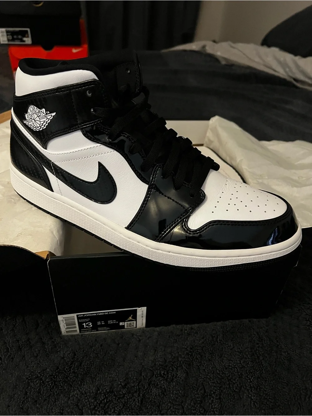 Men’s Retro Jordan 1 Black and White Mid-Top Sneakers